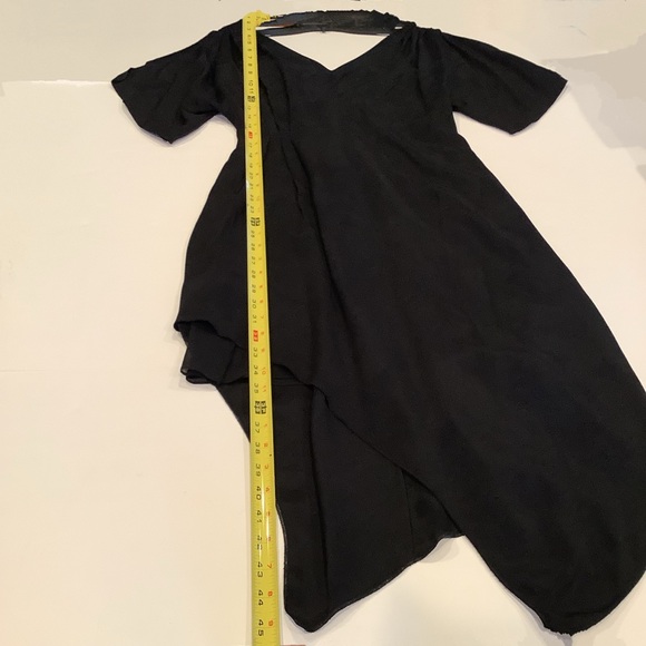 Alice Olivia Geena Dress Size 4 Black Asymmetrical V-Neck Short Sleeves - Picture 13 of 16
